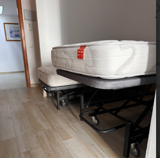 montaje de camas elevables en hotel de ibiza